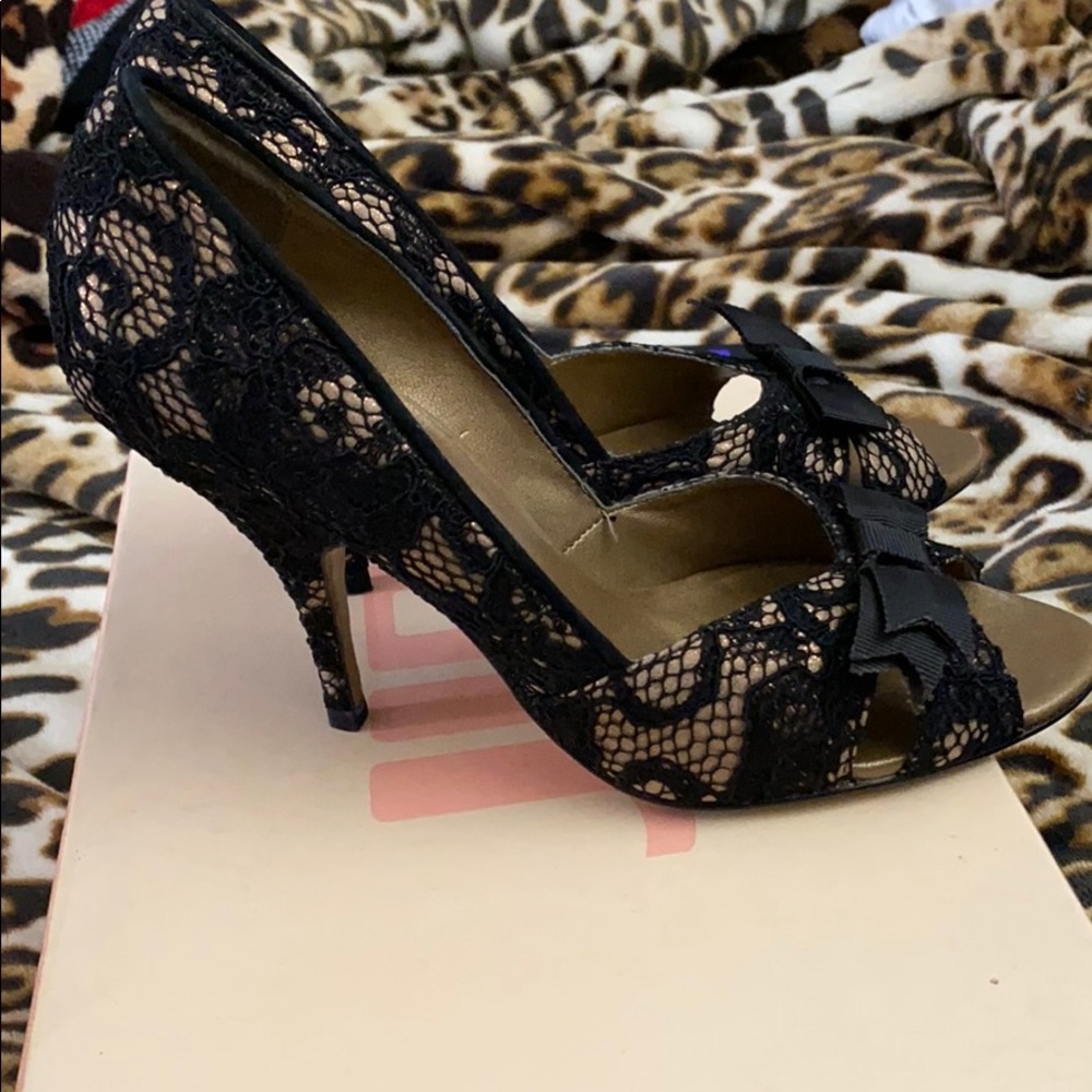 Heels - Picture 2 of 4